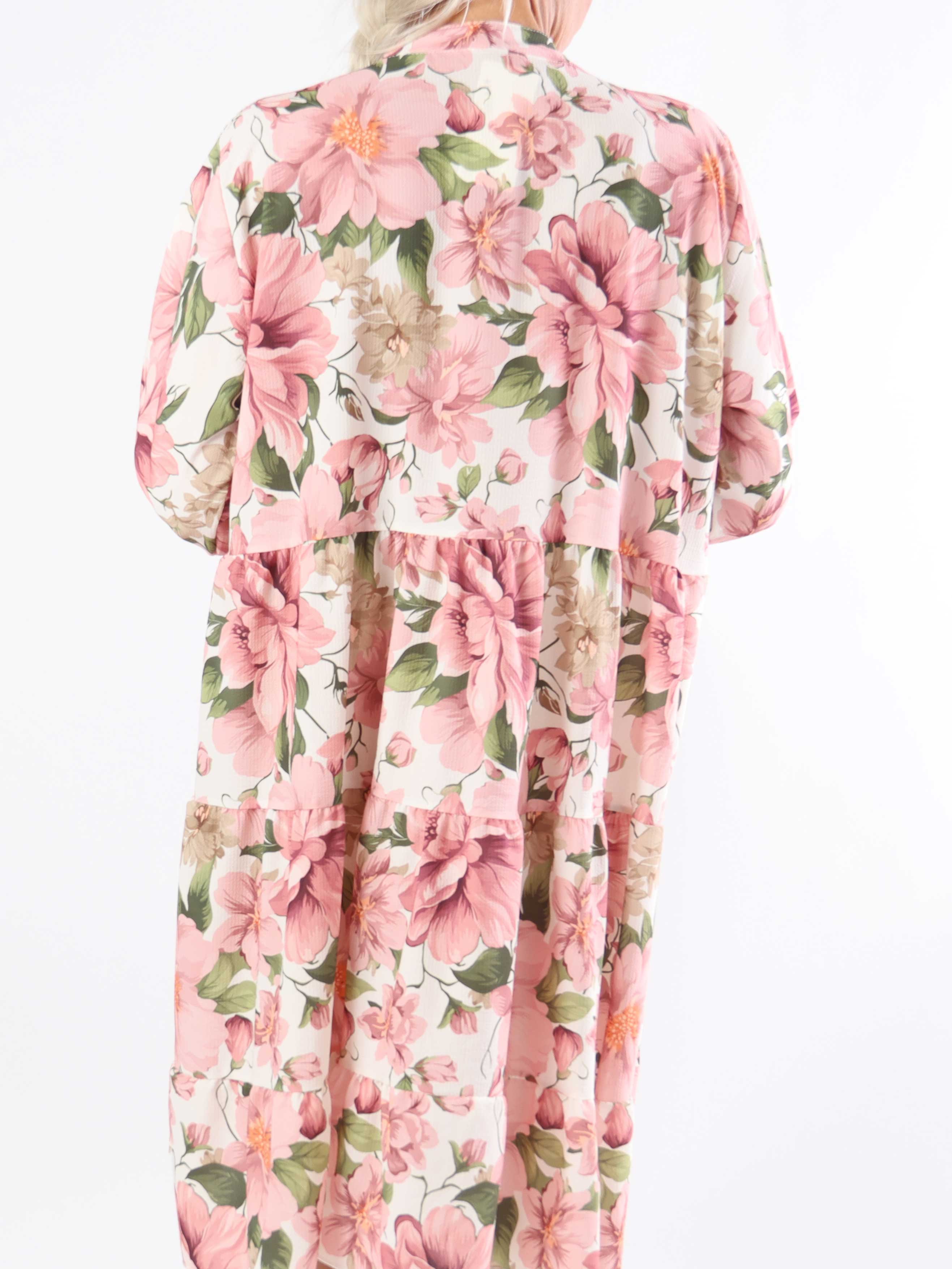 Flower Dress - Sød blomstret plus size kjole med lag på lag look